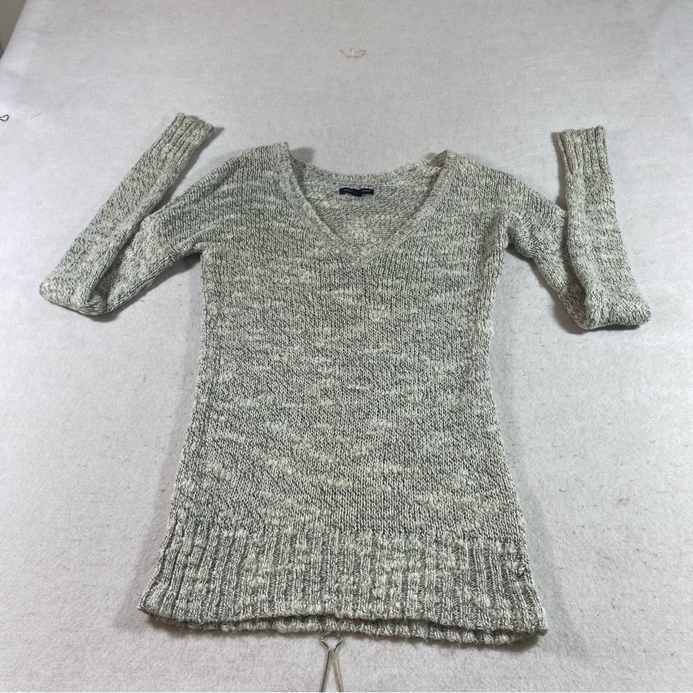 American Eagle Sweater Woman’s Small V Neck Long Sleeve Gray white Ribbed Hem